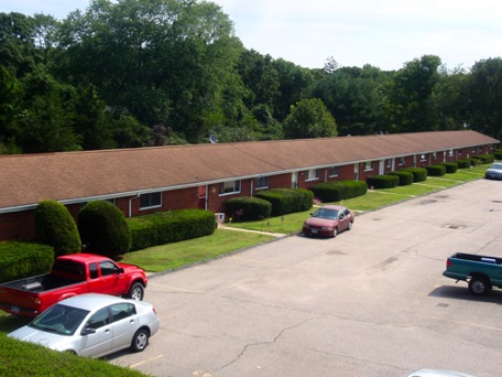 Exterior view of Lakeside Manor